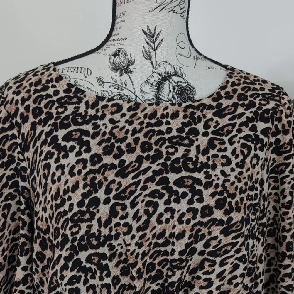 Vince Camuto Animal Print Long Sleeve Dress - Picture 2 of 5